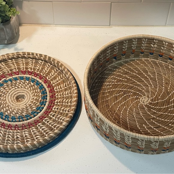 Handwoven Natural Seagrass Basket Placemat Set with Blue, Red, & Orange Accents - Picture 3 of 5